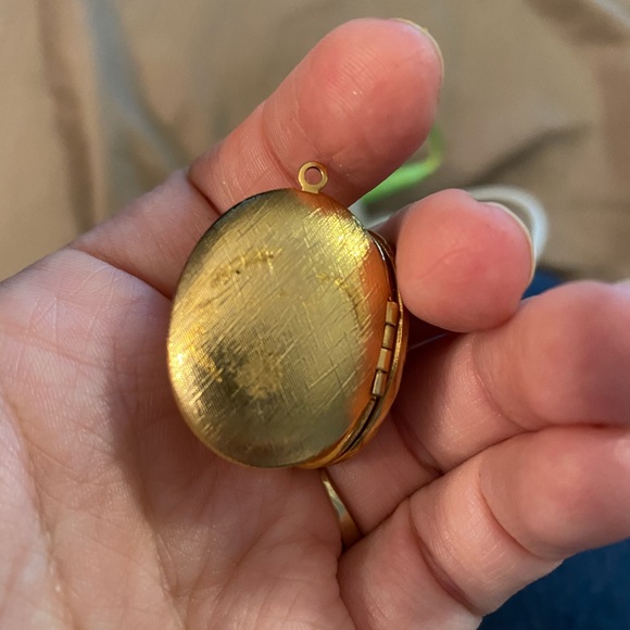 Gold & Pearl Locket - Picture 3 of 4